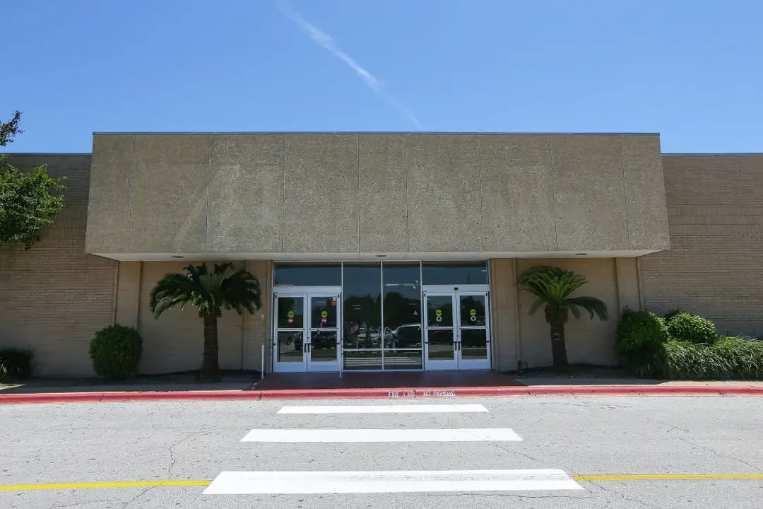 Big-Box Retail Roofing in Downey, CA Big-Box Retail Roofing in Downey, CA